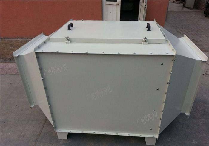 空氣過濾箱內部結構裝的初效空氣過濾器，高效空氣過濾器，風機組合而成。