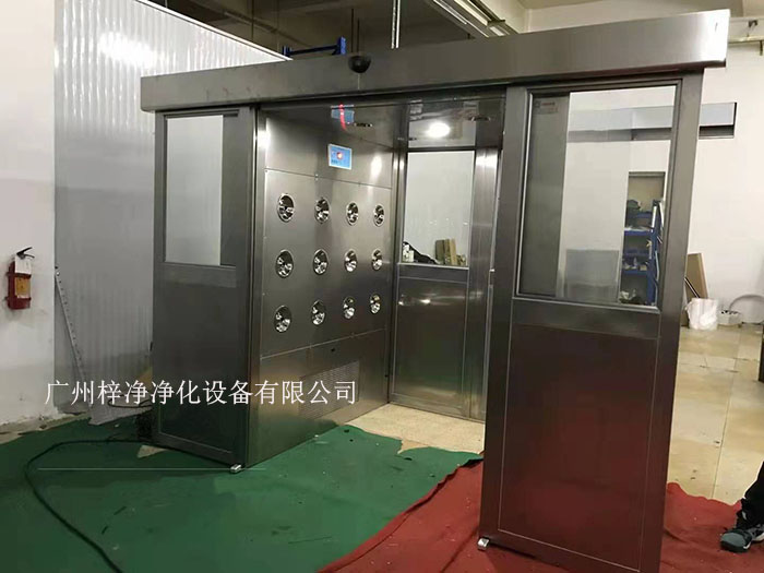 貨淋室是人員和貨物進(jìn)入潔凈室所必需的通道，它可以減少貨物進(jìn)出潔凈室所帶來的污染問題。