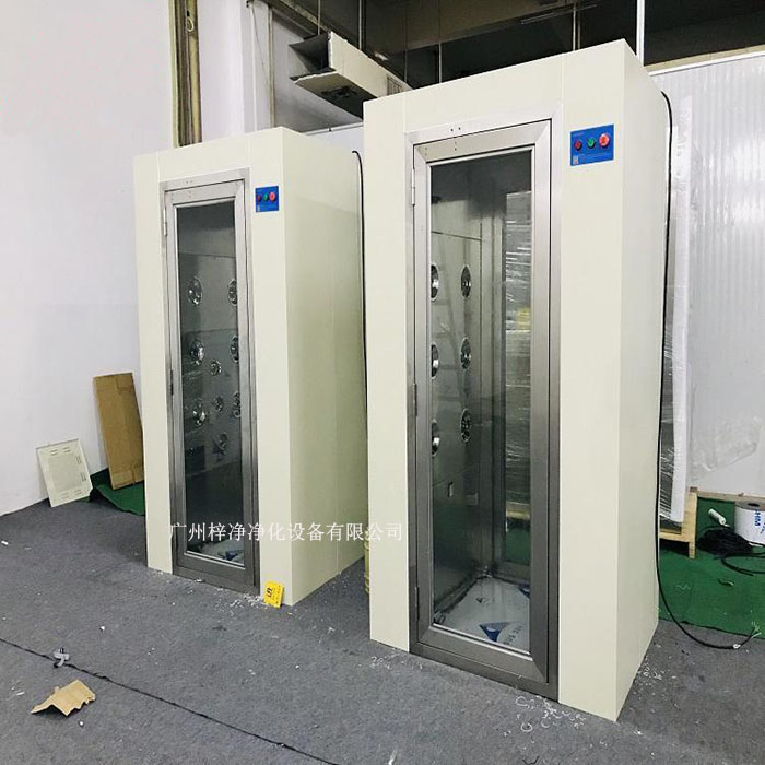 風(fēng)淋室通道是潔凈室、實(shí)驗(yàn)室中必不可少的潔凈配套設(shè)備
