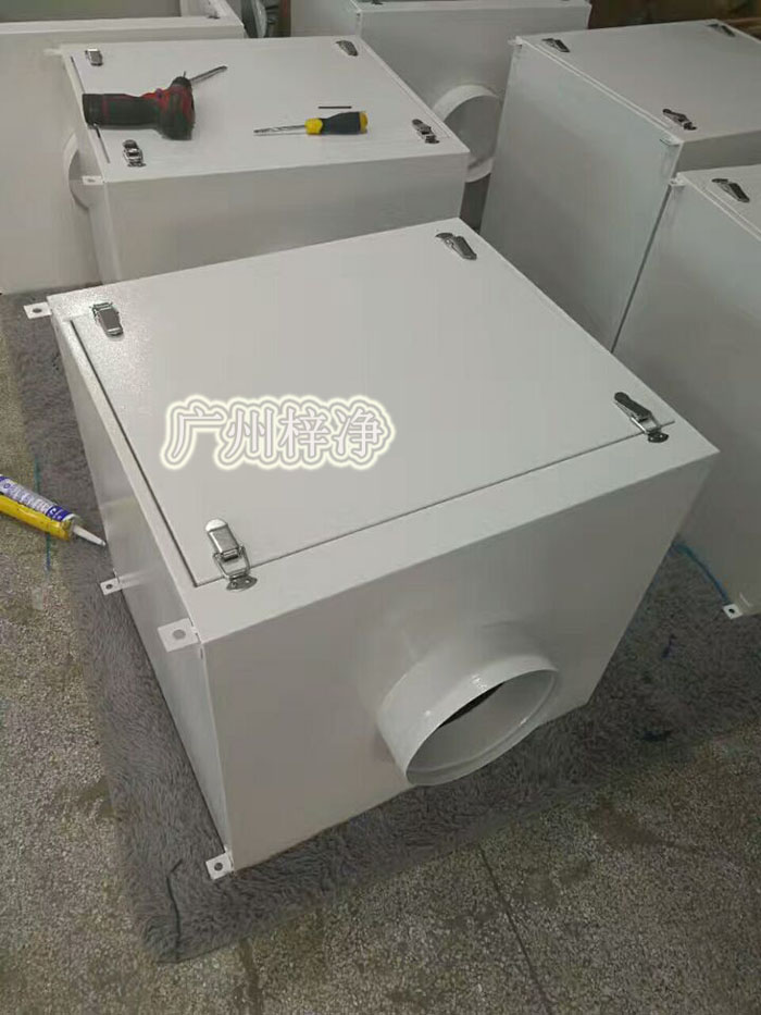 增壓新風柜根據(jù)所需風量的風壓不同，在電機功率適用范圍內(nèi)調(diào)整風機轉(zhuǎn)速，達到所需效果；