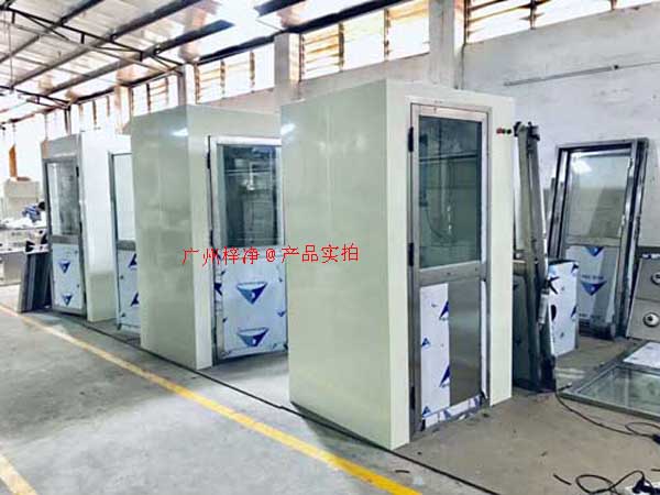 在工業(yè)生產(chǎn)過程中，風(fēng)淋室作為一種重要的凈化設(shè)備