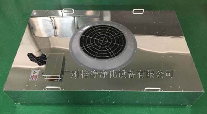 不銹鋼FFU廣泛應(yīng)用于電子、醫(yī)藥、生物工程、食品、化妝品等行業(yè)，如半導(dǎo)體生產(chǎn)線、藥品生產(chǎn)車(chē)間、實(shí)驗(yàn)室、手術(shù)室等，為各類潔凈室提供穩(wěn)定的空氣潔凈度保障。