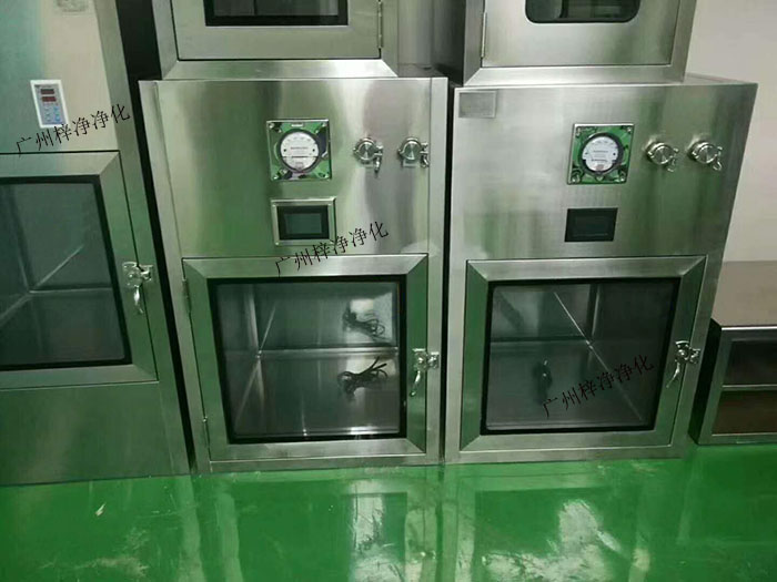 層流傳遞窗適用于需要隔離不同潔凈度級別的房間，如潔凈室與普通房間之間的連接、不同潔凈度級別潔凈室之間的連接等。