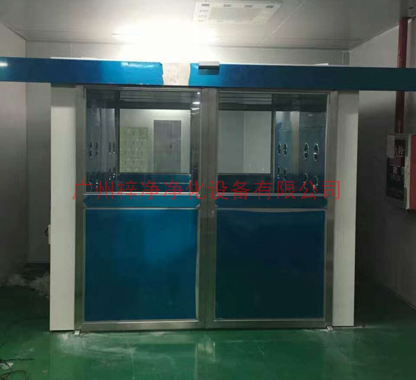 自動門風淋室則配備有感應(yīng)裝置