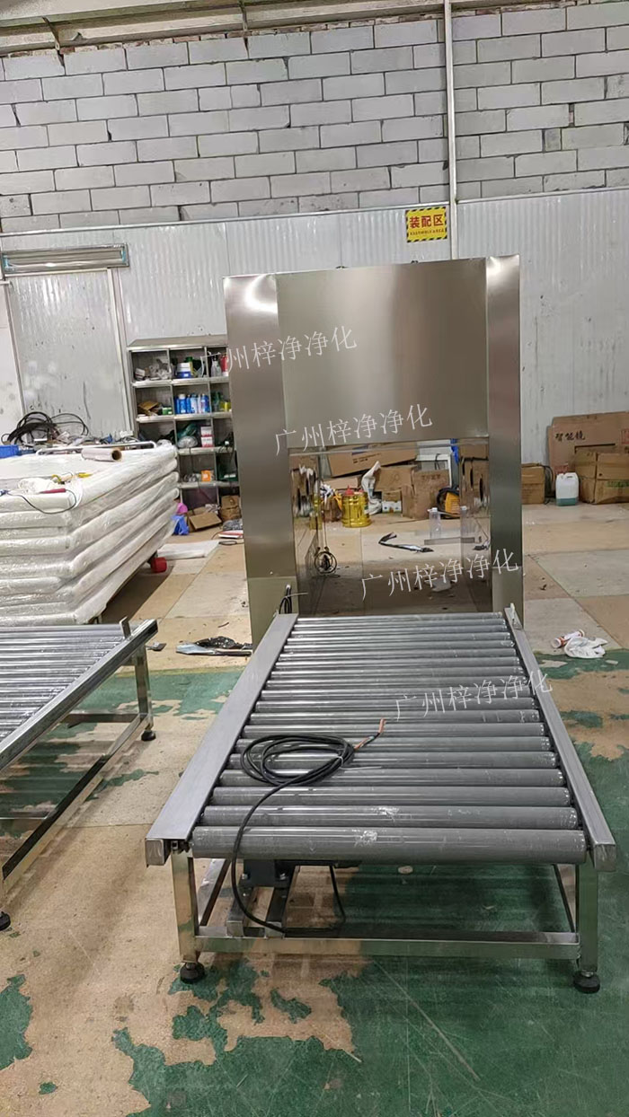 自動(dòng)門層流傳遞窗可配合輸送線兩端設(shè)有自動(dòng)門，實(shí)現(xiàn)物品的自動(dòng)進(jìn)出，減少人工操作。