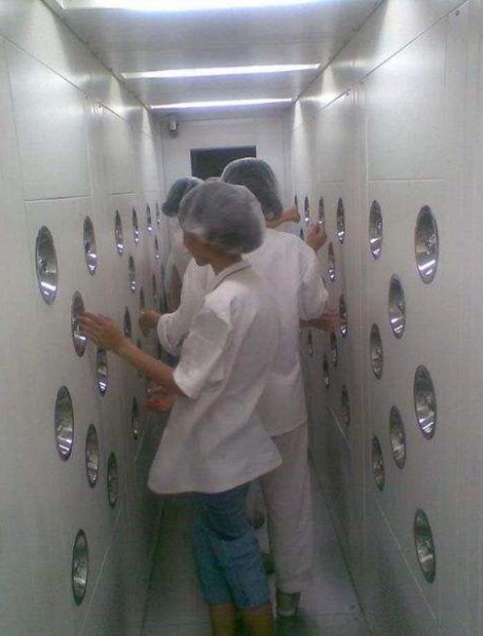 正確使用風(fēng)淋室不僅能夠有效保證潔凈室內(nèi)的環(huán)境潔凈度，還能延長(zhǎng)設(shè)備的使用壽命。