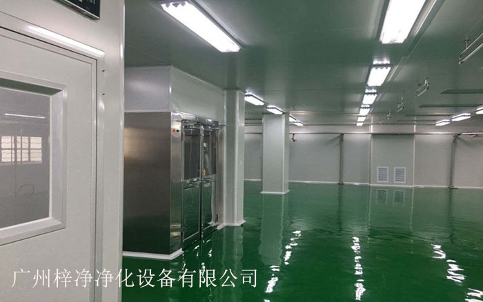 風淋室安裝在潔凈室入口是確保潔凈室、提高工作效率和保障人員安全的重要措施。