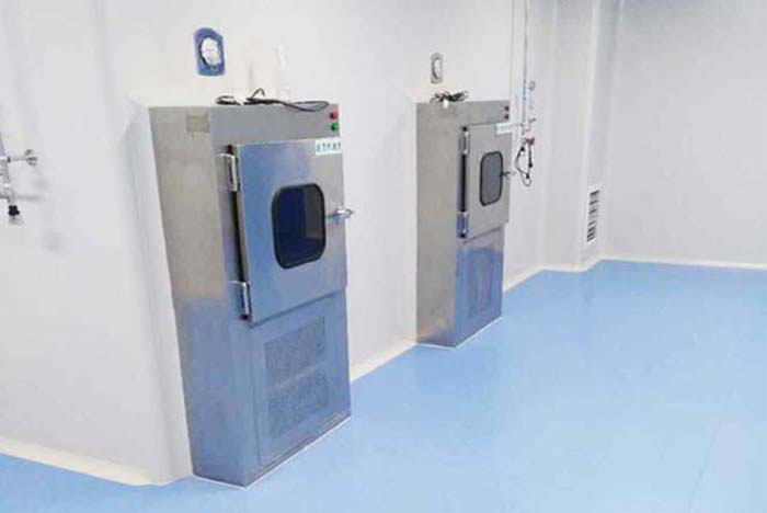 開啟傳遞窗：按照實(shí)驗(yàn)室規(guī)定的方式開啟傳遞窗，通常為從外向內(nèi)或從內(nèi)向外開啟。