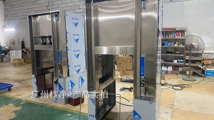 全自動(dòng)感應(yīng)輸送帶傳遞窗的電氣問題處理需要從選型、安裝、運(yùn)行、維護(hù)、故障處理及安全注意事項(xiàng)等多方面進(jìn)行全面考慮。