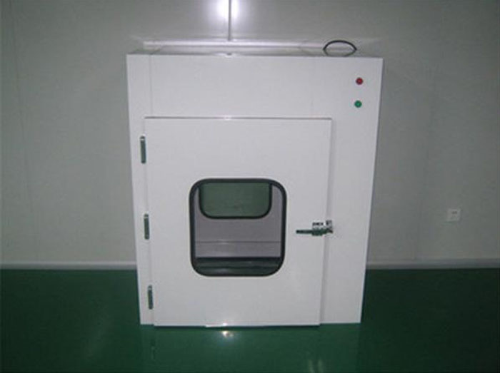 落地式傳遞窗在物料進(jìn)出潔凈區(qū)，必須嚴(yán)格與人流通道分開，由生產(chǎn)車間物料專用通道進(jìn)出。