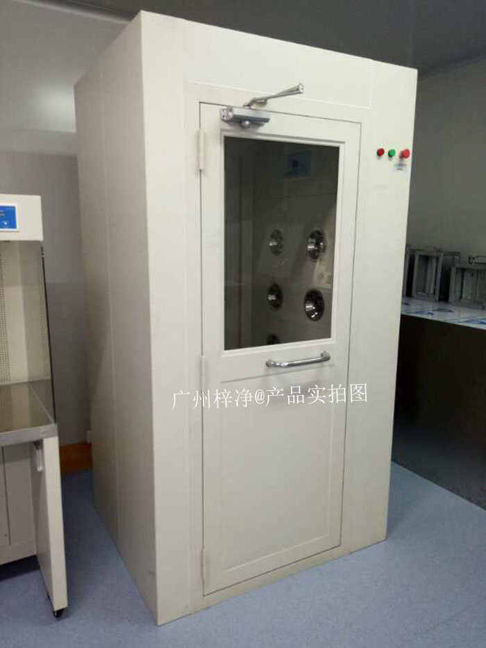 風(fēng)淋室運(yùn)行過(guò)程中產(chǎn)生的噪音可能會(huì)對(duì)操作人員造成不適，影響工作效率。