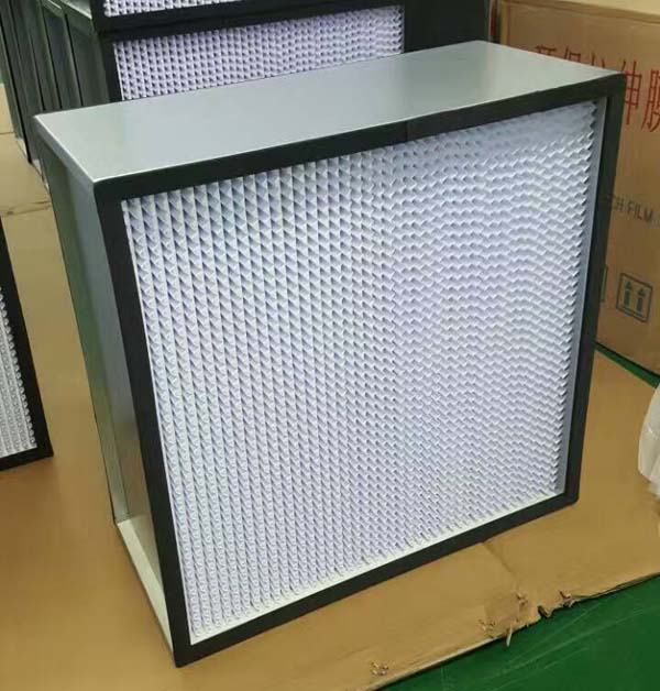 HEPA高效過(guò)濾器能夠過(guò)濾掉0.3微米以上的微粒，對(duì)于大多數(shù)潔凈室的要求已經(jīng)足夠。