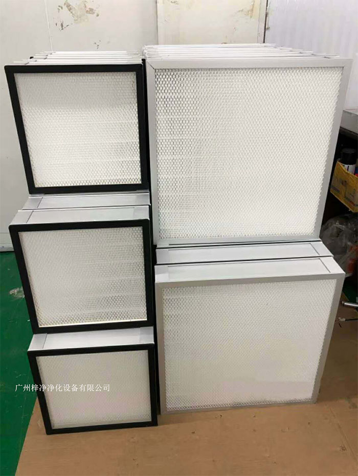 ULPA高效過(guò)濾器適用于對(duì)潔凈度要求極高的領(lǐng)域，如生物制藥、半導(dǎo)體潔凈室等。