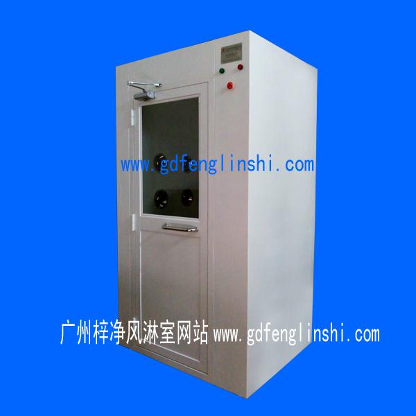 鋼板烤漆風淋室是指風淋室箱體及門采用A3冷軋鋼板多層酸洗不易生銹。